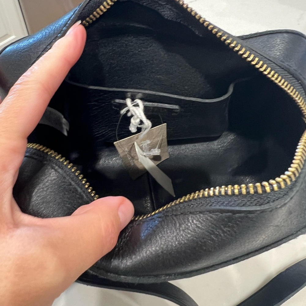 Madewell Black Crossbody Bag with Gold Details NWT - Picture 2 of 3